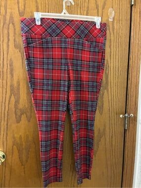 Torrid red, black, and white plaid pants in a 1R